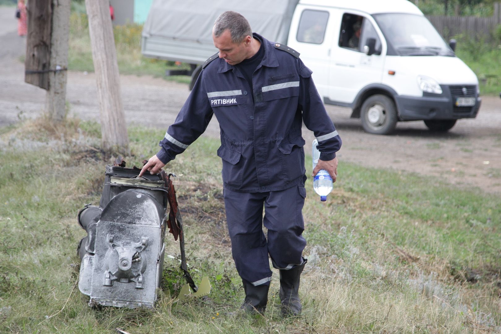 В Донецкой области множество останков после крушения Боинга (фото)