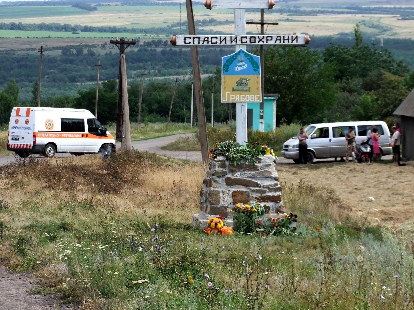 В Донецкой области множество останков после крушения Боинга (фото)
