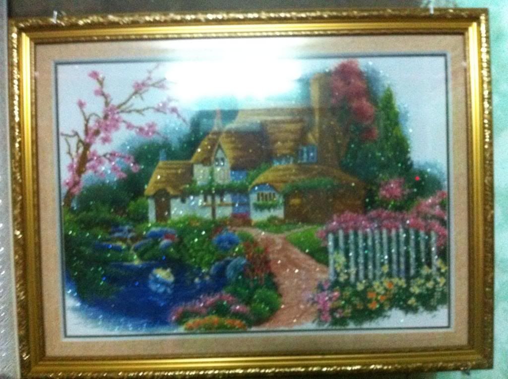 Q9: Cần bán tranh thêu chữ thật ,rất đẹp ,đúng hàng thêu chuẩn nhìn là thích